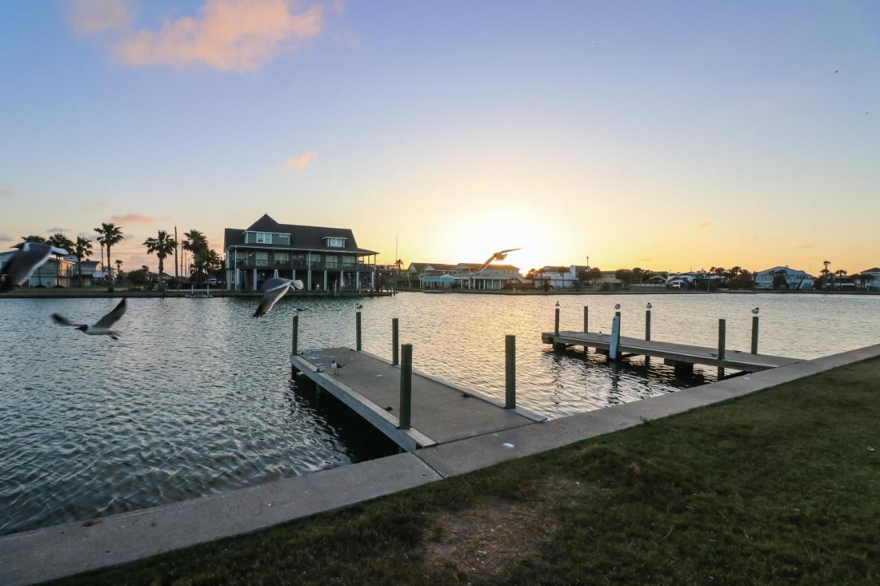 One-Of-A-Kind Beach Home With Lounge Bar Game Room Galveston Buitenkant foto